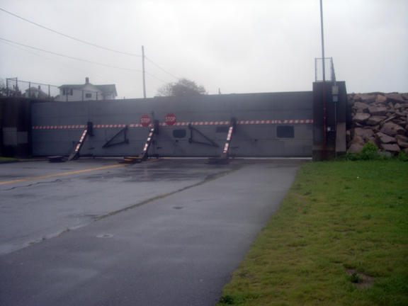 Barrier West Rodney French Blvd - hurricane Irene 8-28-2011 - www.WhalingCity.net